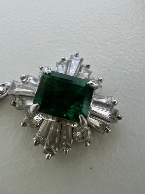 エメラルド　ネックレス　トップ