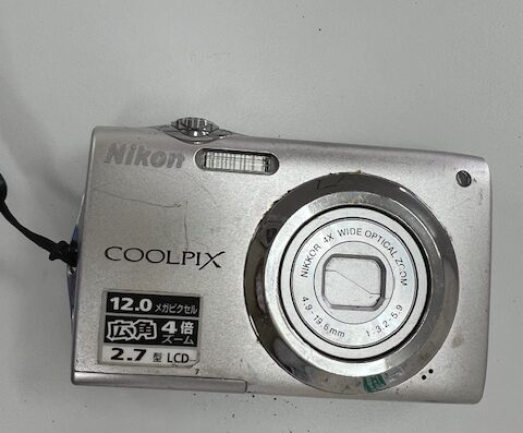 ニコン　クールピクス　デジタルカメラ